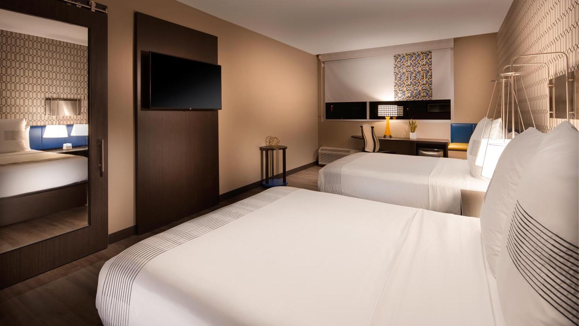 Queen Room with Two Queen Beds,1280463910:JPEG